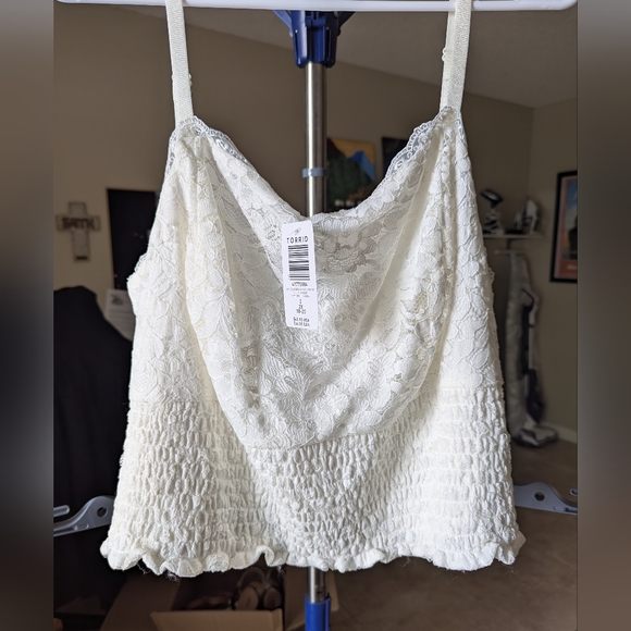 NWT Torrid White Lace Trim Top 2X - Picture 6 of 10